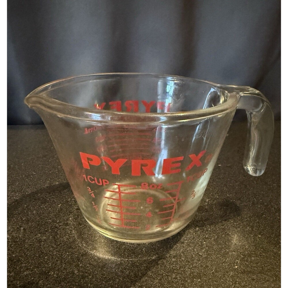 VTG Pyrex 1 Cup Glass Measuring Cup Red Lettering Open Handle Retro Kitsch MCM